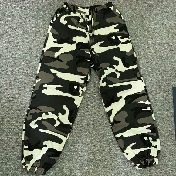 NWOT shein camo print high-rise drawstring joggers - Picture 2 of 3